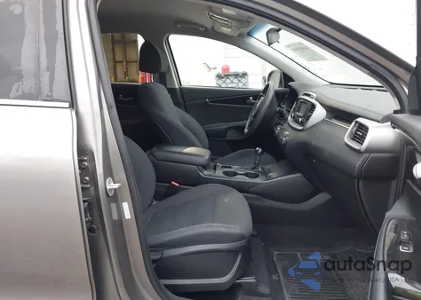 2018 Kia Sorento 2.4L L из США, поврежденный, VIN 5XYPG4A31JG423899